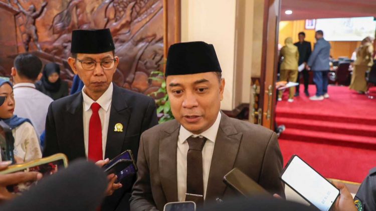 Surabaya Hapus Praktik Penahanan Ijazah di Sekolah Swasta