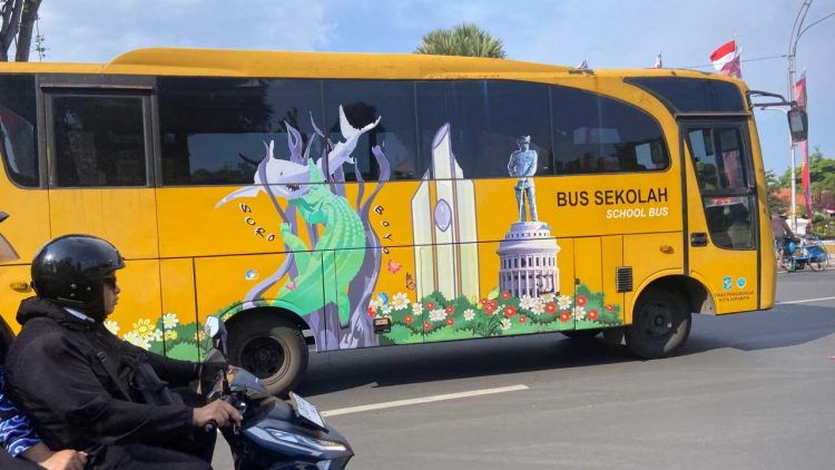 Antusiasme Pelajar Tinggi Bus Sekolah Gratis Surabaya Kewalahan Layani Penumpang
