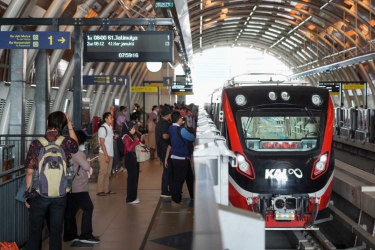 Direktur Utama KAI Evaluasi Kinerja LRT Jabodebek, Keselamatan dan Keandalan Layanan Jadi Fokus Utama