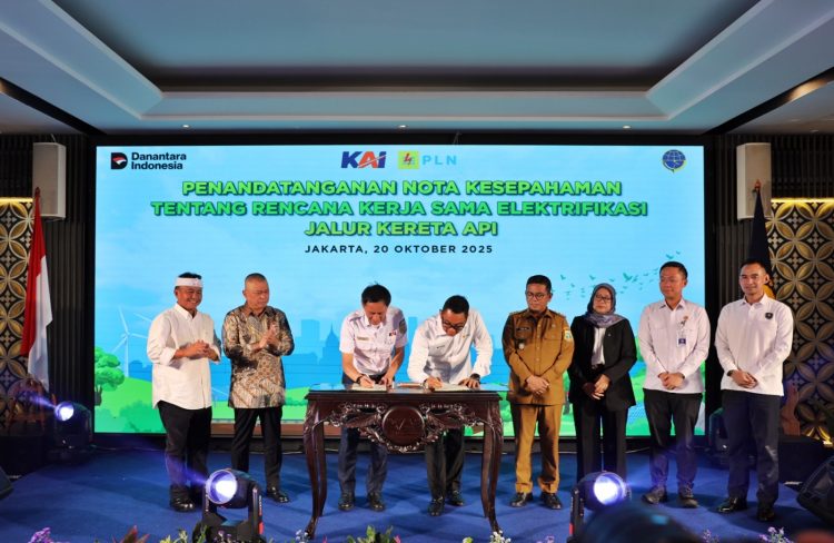 PLN dan KAI Tandatangani Nota Kesepahaman Elektrifikasi Jalur Kereta Api