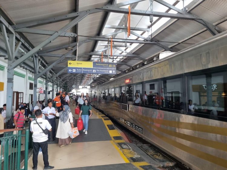 Dampak Luapan Banjir antara Stasiun Alastua – Semarang Tawang, KAI Berlakukan Pola Operasi Perjalanan Kereta Api