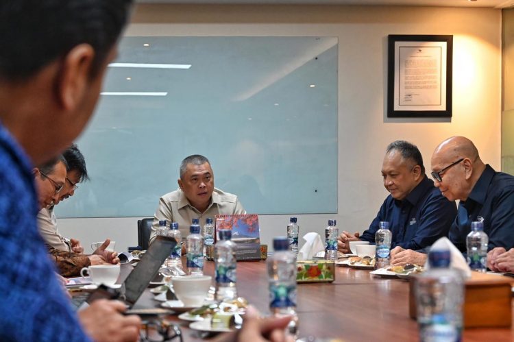 Jelang Nataru, Menhub Dudy Bahas Kebijakan dan Strategi Angkutan Udara Bersama Maskapai