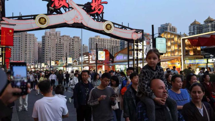 China Wajibkan Influencer Punya Sertifikat Resmi untuk Bahas Topik Sensitif