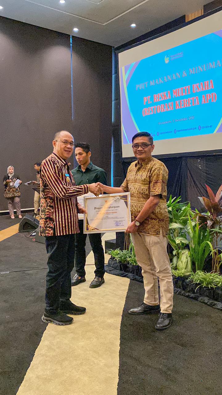 KAI Services Raih Penghargaan atas Kontribusi Pembangunan Daerah dari Pemkab Banyumas