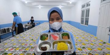 Padang Salurkan Makanan Bergizi untuk Pengungsi Banjir dan Longsor