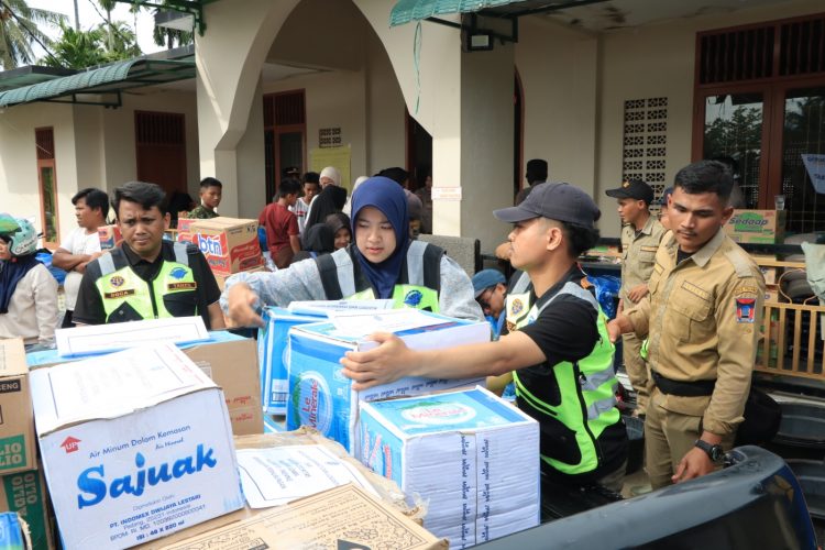 Kemenhub Salurkan Bantuan Kemanusiaan pada Korban Banjir dan Tanah Longsor di Sumatera
