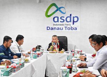 Tinjau Pelabuhan Ajibata, Menhub Dudy Pastikan Kesiapan Nataru di Toba