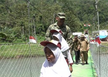 Jembatan Gantung Garuda Buka Akses Warga Umbar