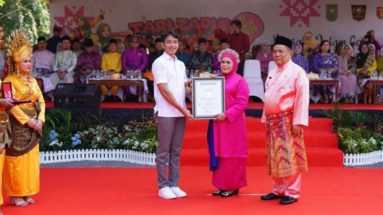 Enam Ribu Penari Zapin Riau Torehkan Rekor Dunia