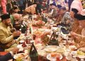 Makan Bajamba Tradisi Kebersamaan yang Bertahan di Sumatera Barat