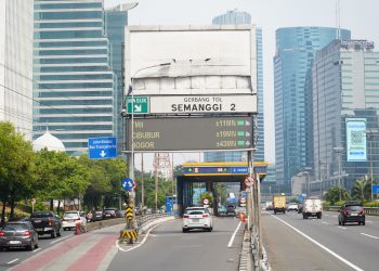 Pembongkaran Rangka Papan Informasi Gerbang Tol Semanggi 2, Jasa Marga Atur Lalu Lintas