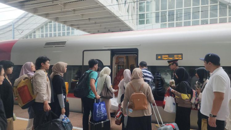 Libur Panjang Isra Miraj, Whoosh Catat 70 Ribu Tiket Terjual