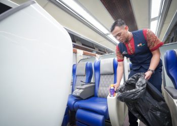 Yuk intip Pekerjaan Petugas OTC KAI Services di Kereta