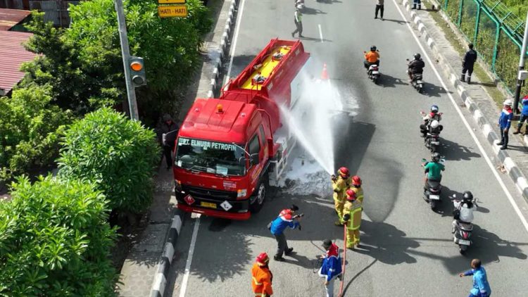 Pertamina Patra Niaga dan Elnusa Petrofin Gelar Simulasi Keadaan Darurat Jalur Distribusi Energi di Balikpapan