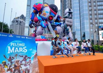 Wamen Ekraf Resmikan Giant Balloon Film Pelangi di Mars di SCBD
