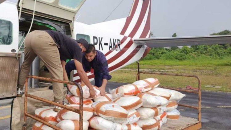 Pemprov Riau Semai Lima Ton Garam Lewat OMC untuk Tekan Karhutla