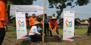 KAI Tanam 6.989 Pohon Sepanjang 2025