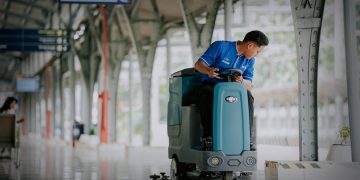 Ride On Scrubber, Si Kecil Andalan Resclean Buat Lantai Stasiun Bersih