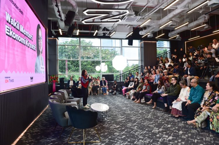 Nobar Film Dokumenter Roehana Koeddoes, Wamen Ekraf Tekankan Peran Jurnalis Perempuan dalam Perjuangan