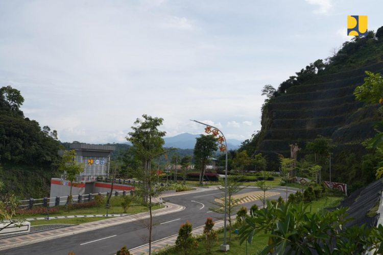 Menteri Dody Pastikan Jembatan Desa Rampung Sebelum Pengisian Bendungan Lausimeme Penuh