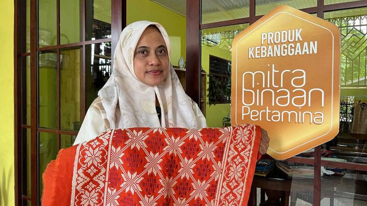 Reihani Tenun Batik Batak Melayu Angkat Budaya Sumatera Utara