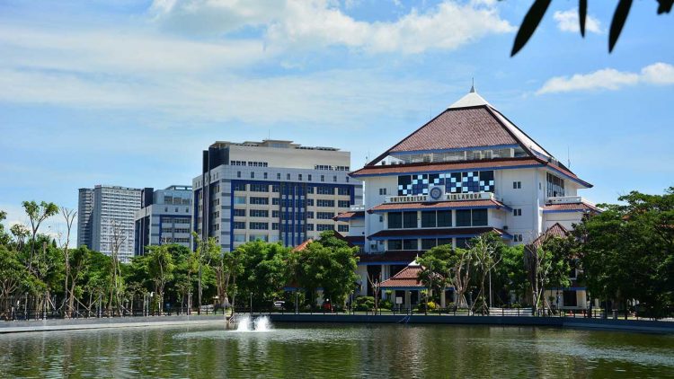 Ketika Hijau Kampus Belum Sampai ke Hati Mahasiswa