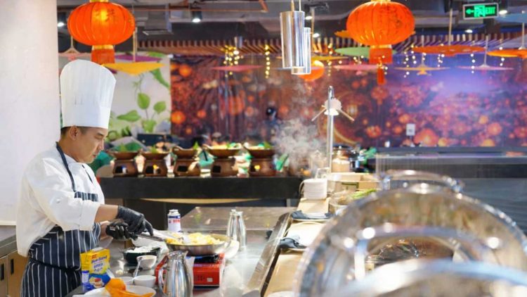 Serambi Ramadan Hadirkan Buka Puasa Sambil Berbagi di Surabaya