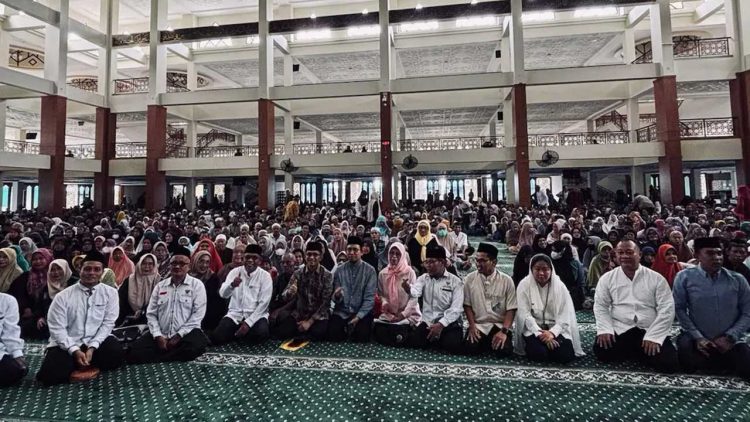 Pemkot Balikpapan Perkuat Kepedulian Sosial Lewat Penyaluran Zakat Ramadan