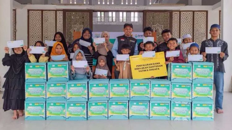 BMH dan Maybank Syariah Salurkan Santunan Untuk Anak Yatim Di Balikpapan
