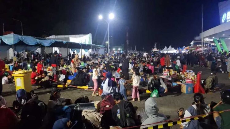 Ribuan Pemudik Berangkat dari Pelabuhan Semayang Gunakan KM Dorolonda