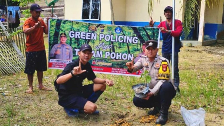 Polsek Rimba Melintang Tanam Pohon dan Edukasi Lingkungan