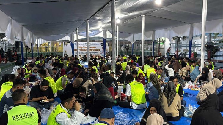 Suasana Haru Selimuti Buka Puasa Bersama Warga Binaan dan Keluarga di Lapas Pekanbaru