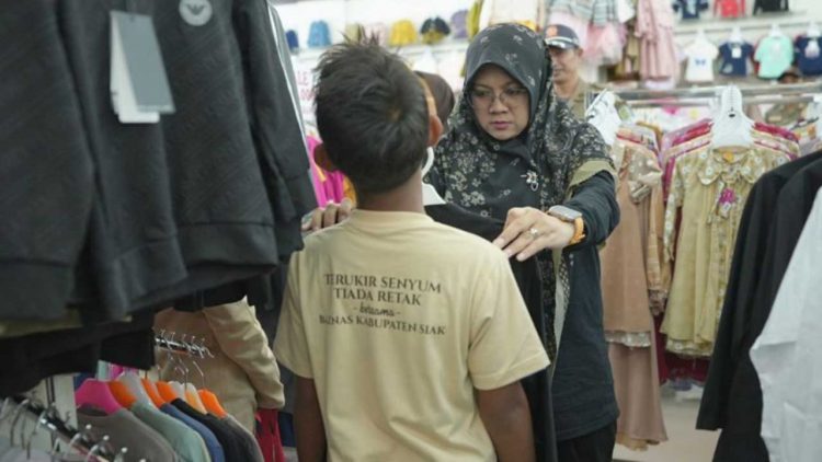 Baznas Siak Salurkan Program Yatim Dhuafa Bahagia Selama Ramadan