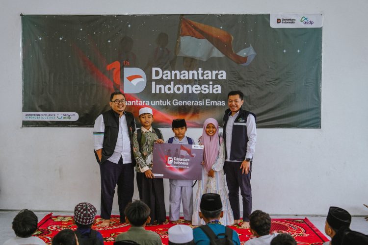 Satu Tahun Danantara Indonesia: ASDP Dukung Pendidikan Generasi Muda melalui 2.000 Paket Sekolah