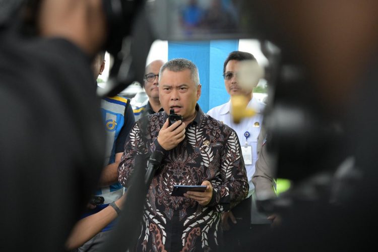 Urai Kepadatan di Jalur Tol Trans Jawa, Menhub Dudy dan Kakorlantas Berlakukan One Way dari KM 132 sampai KM 70