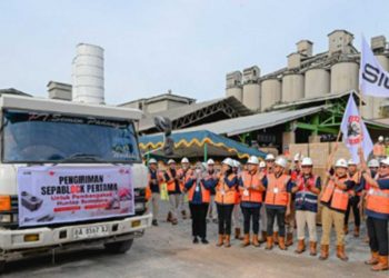 SIG Kirim 36 Ribu Bata Interlock untuk Huntap Korban Banjir di Padang