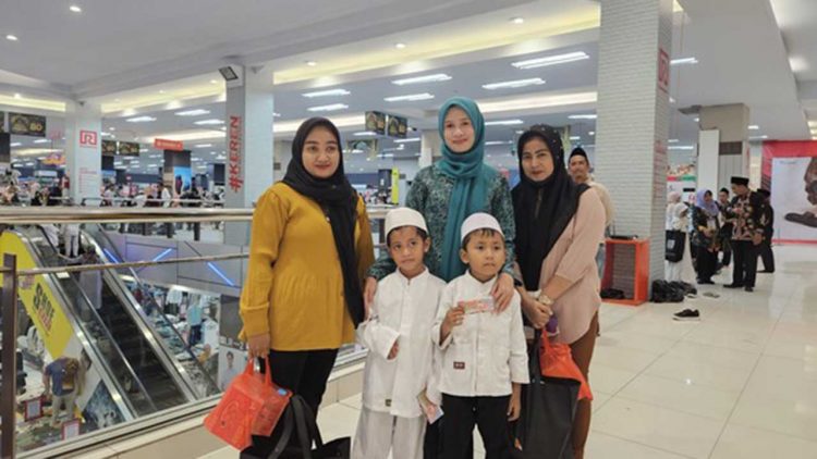 Baznas Gresik Ajak 300 Anak Yatim Belanja Lebaran Lewat Program Orang Tua Asuh Sehari