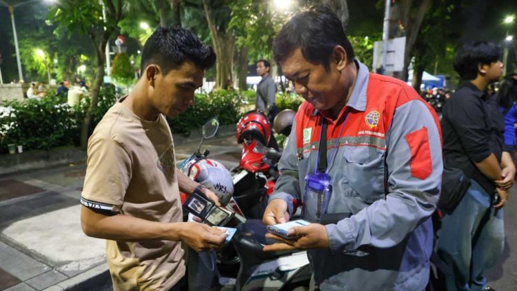 Pemkot Surabaya Terapkan Parkir Non Tunai Di Ratusan Titik Resmi