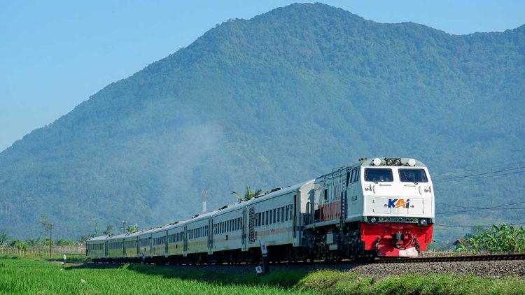 Jalur KA Cibeber Lampegan Kembali Normal