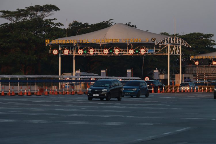 Mobilitas Tinggi, 707 Ribu Kendaraan Dominasi Arus Balik di GT Cikampek Utama