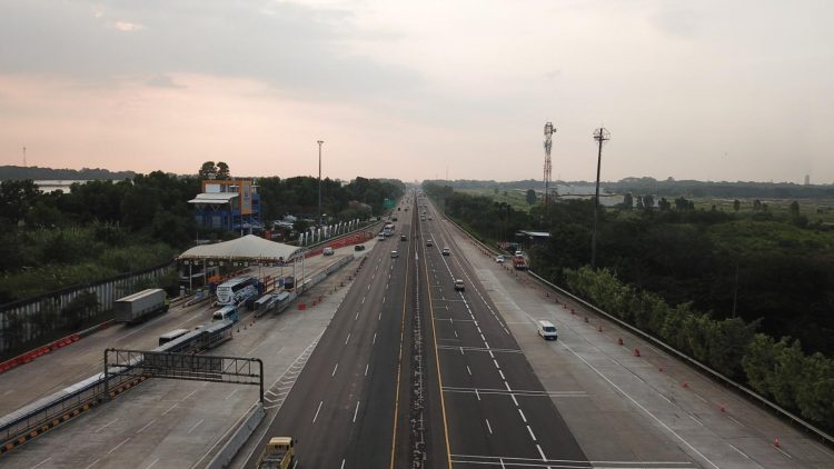 Malam Paskah, 79 Ribu Kendaraan Dominasi Arah Timur di GT Cikampek Utama