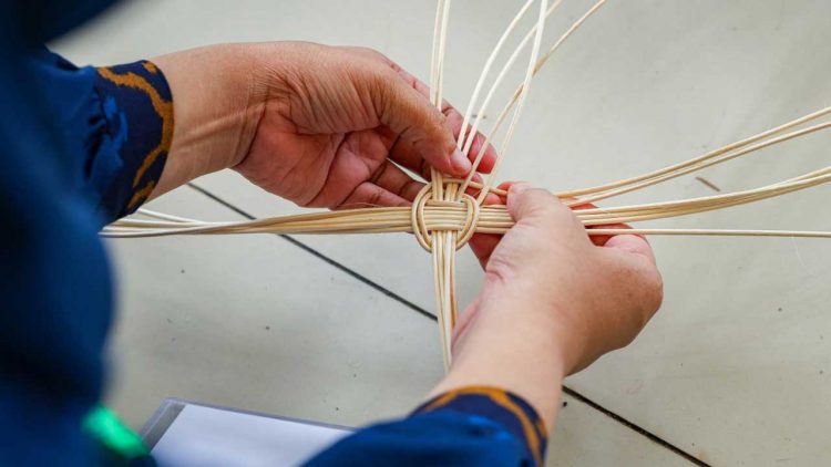Pelatihan Anyaman Rotan Dorong Ekonomi Kreatif IKN