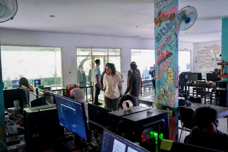 DOES University Model Ideal Cetak Talenta Kreatif Siap Kerja