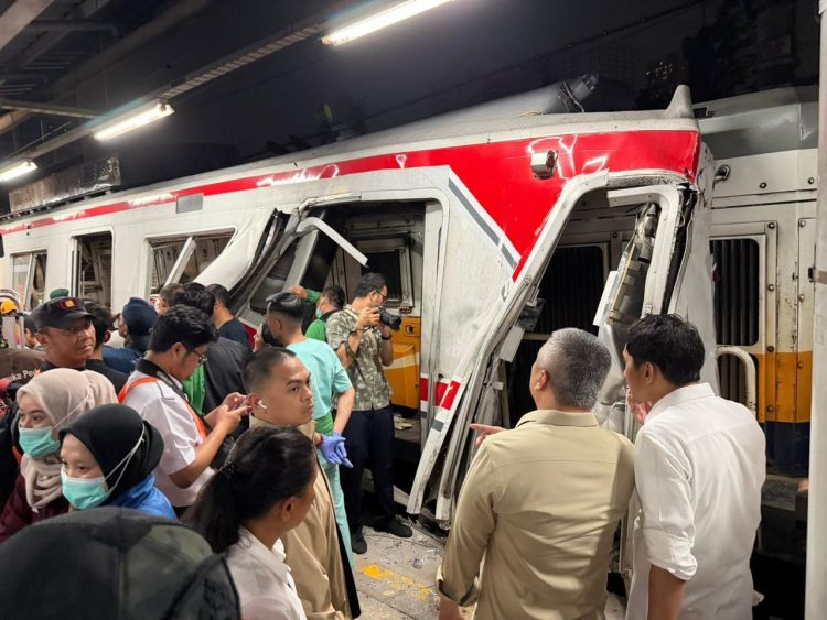 Empat Orang Meninggal Dunia dalam Kecelakaan KRL dengan KA Argo Bromo Anggrek