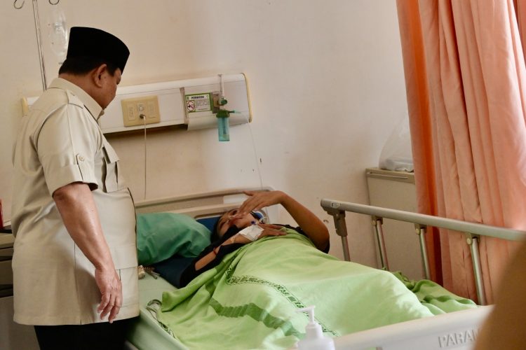 Presiden Prabowo dan Menhub Temui Korban Insiden KA Bekasi Timur