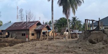 Penyintas Banjir Pidie Jaya Masih Bergelut Dengan Lumpur