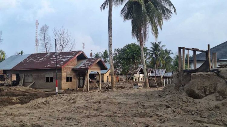 Penyintas Banjir Pidie Jaya Masih Bergelut Dengan Lumpur