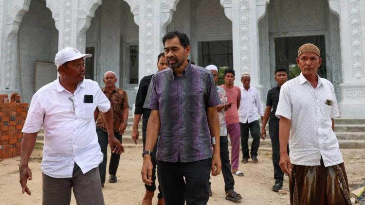 Mualem Bangun Masjid Tanpa Dana Pemerintah
