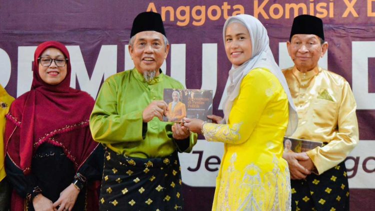 Karmila Sari Luncurkan Buku Politik Perempuan
