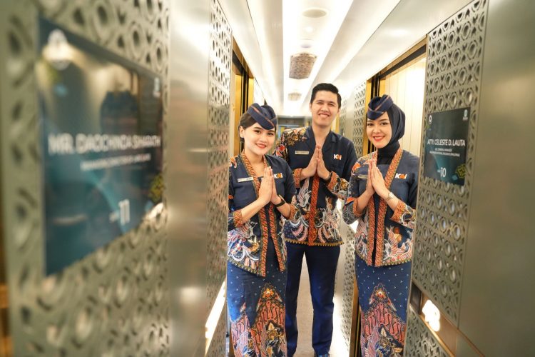 KAI Services Buka Lowongan Pramugara dan Pramugari Kereta Api